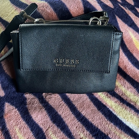 Used guess purse in good condition - Picture 1 of 6